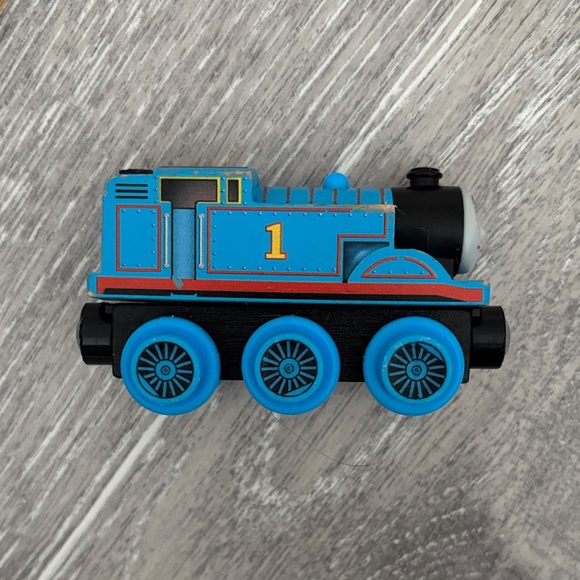 Wooden Thomas - Picture 7 of 8